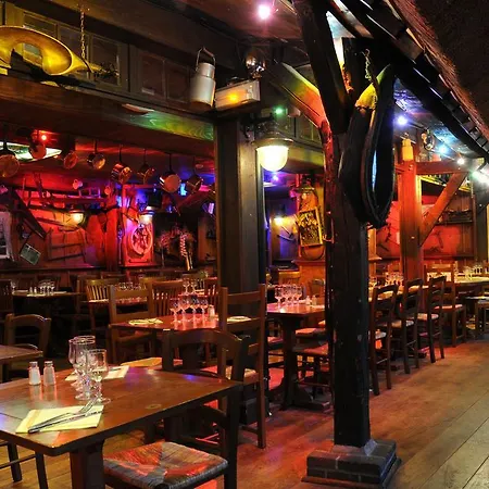 ホテル Luxury Entirely Next To The Eiffel Tower - パリ